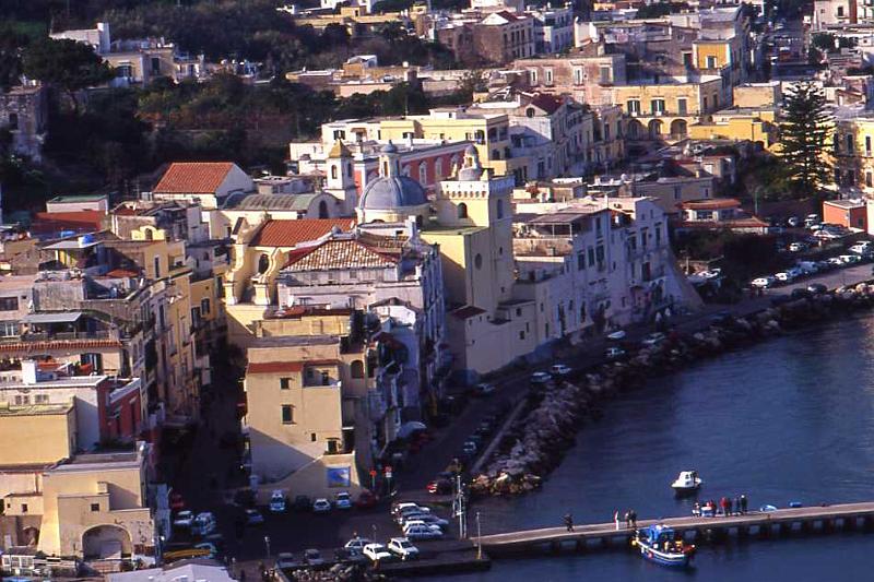 12-Ischia Ponte,dal Castello aragonese,6 dicembre 2003.jpg